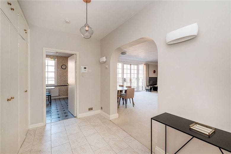 2 bedroom flat, Reeves Mews, Mayfair W1K - Available