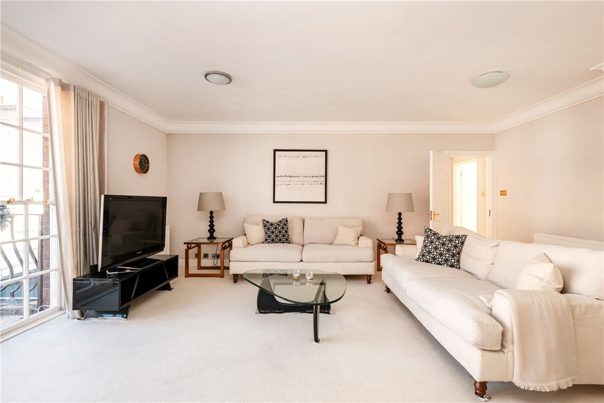 2 bedroom flat, Reeves Mews, Mayfair W1K - Available
