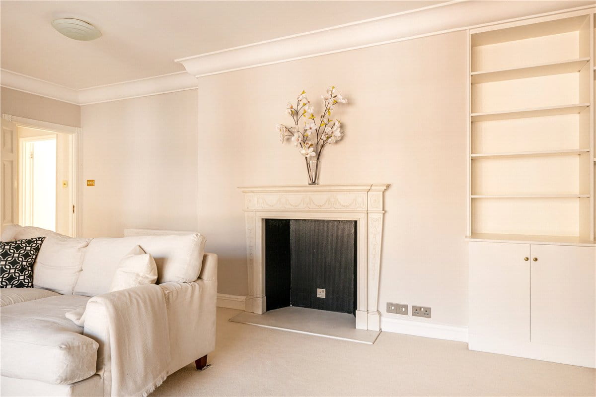 2 bedroom flat, Reeves Mews, Mayfair W1K - Available