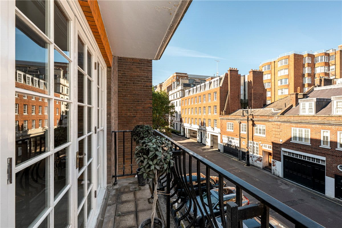 2 bedroom flat, Reeves Mews, Mayfair W1K - Available