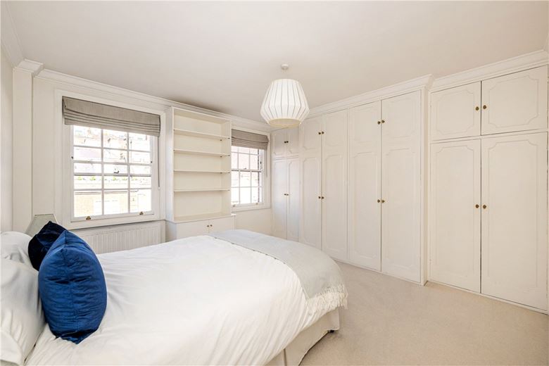 2 bedroom flat, Reeves Mews, Mayfair W1K - Available