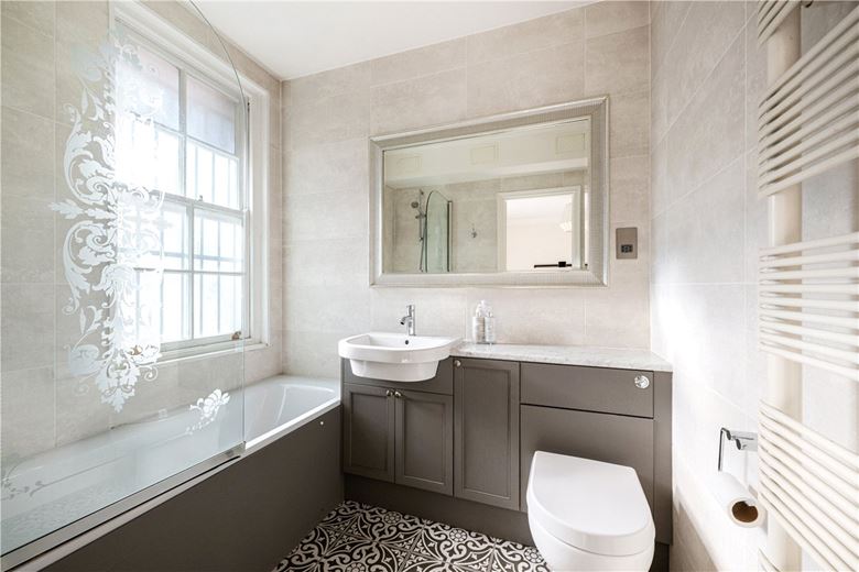 2 bedroom flat, Reeves Mews, Mayfair W1K - Available