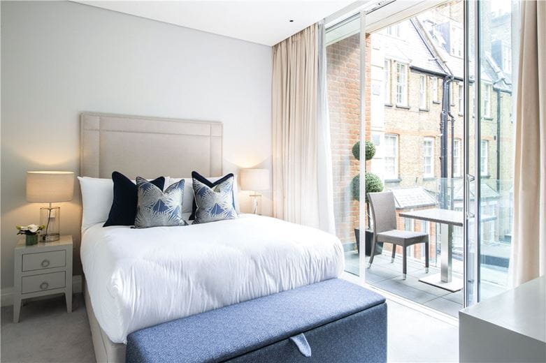 2 bedroom flat, Green Street, Mayfair W1K - Available