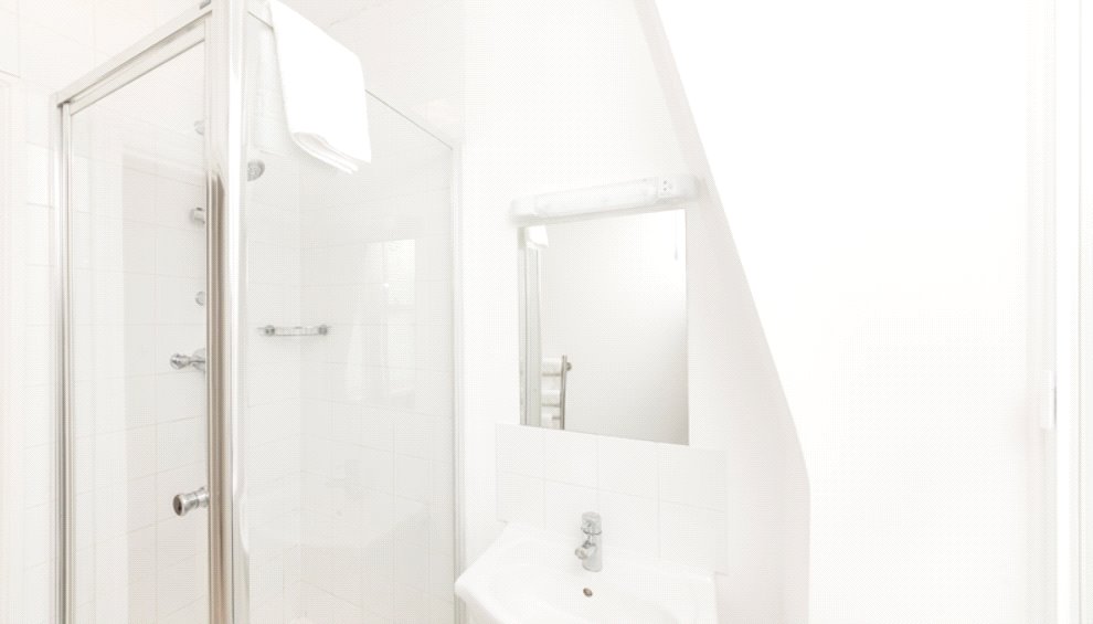  bedroom flat, Hill Street, Mayfair W1J - Available