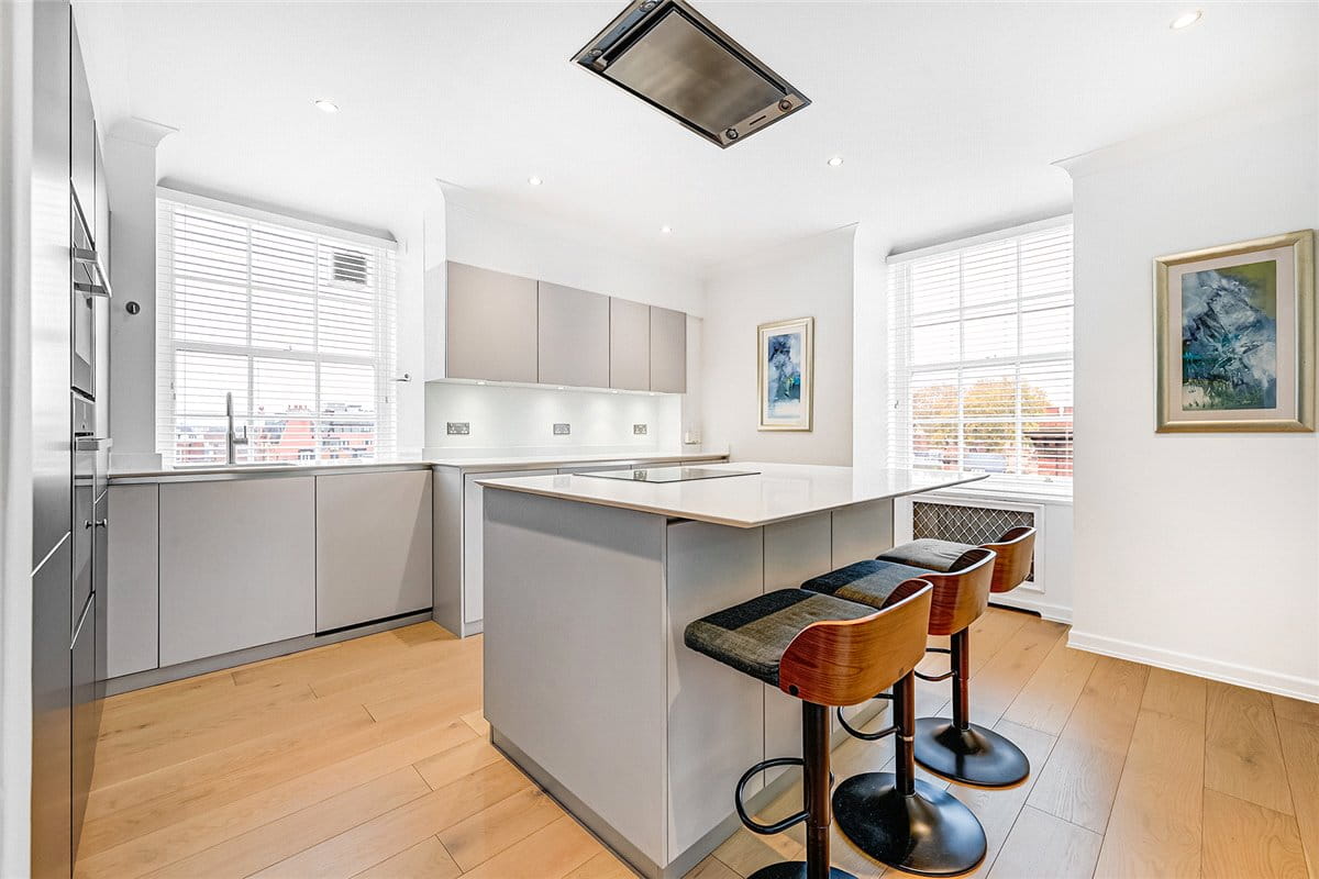 4 bedroom flat, Grosvenor Square, Mayfair W1K