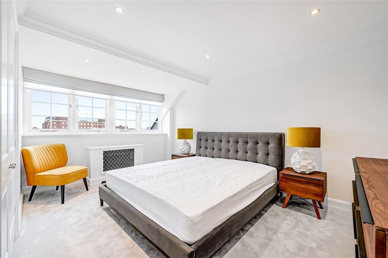 4 bedroom flat, Grosvenor Square, Mayfair W1K