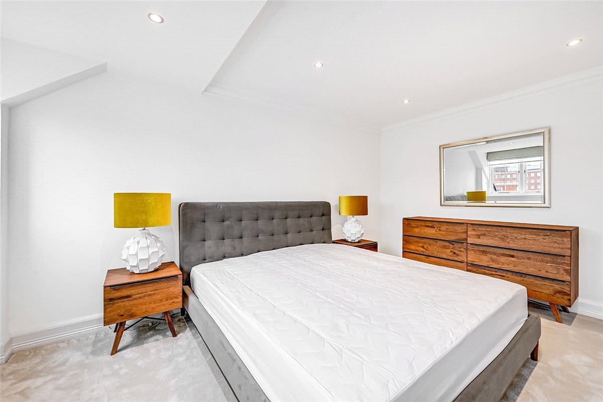 4 bedroom flat, Grosvenor Square, Mayfair W1K