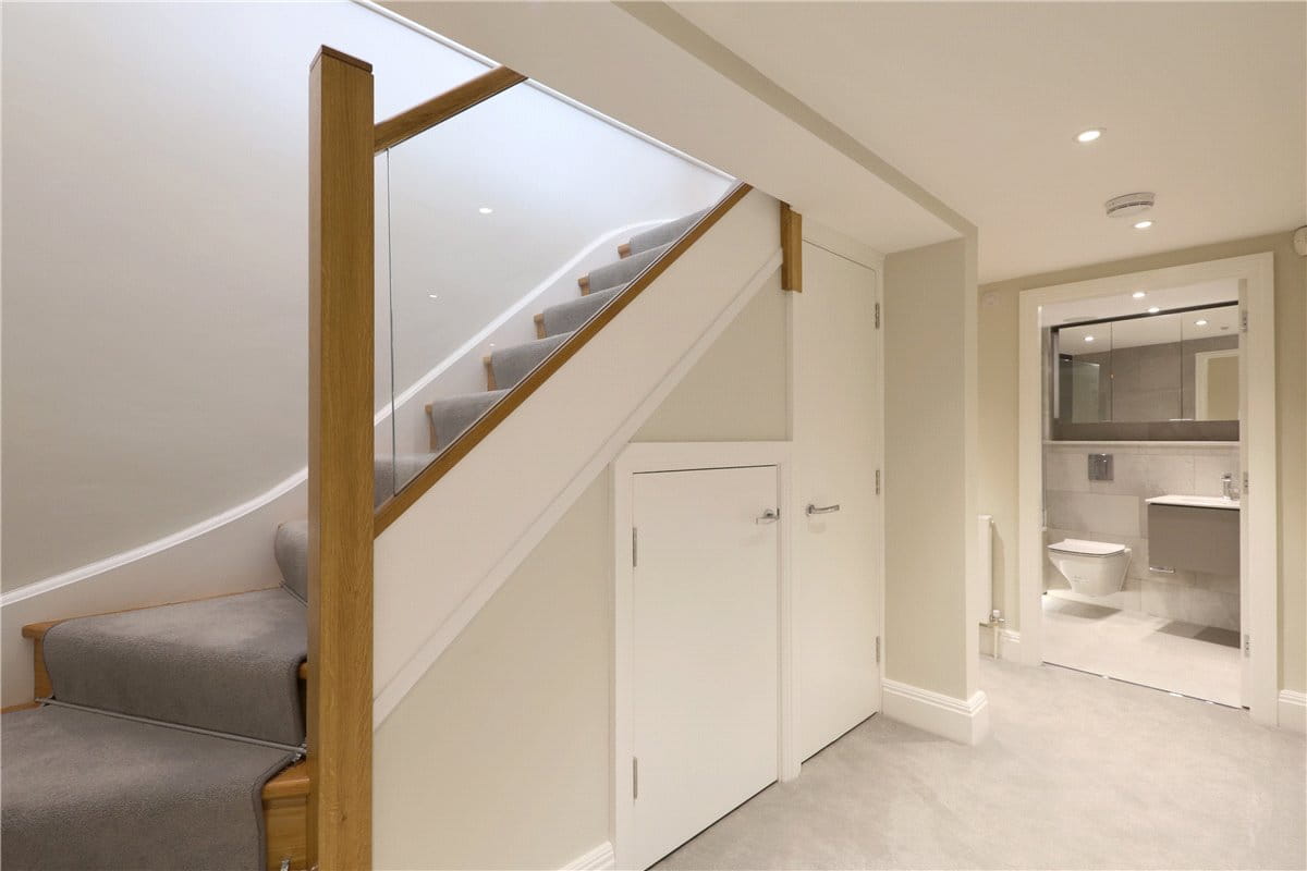 2 bedroom flat, Bell Yard, Strand WC2A