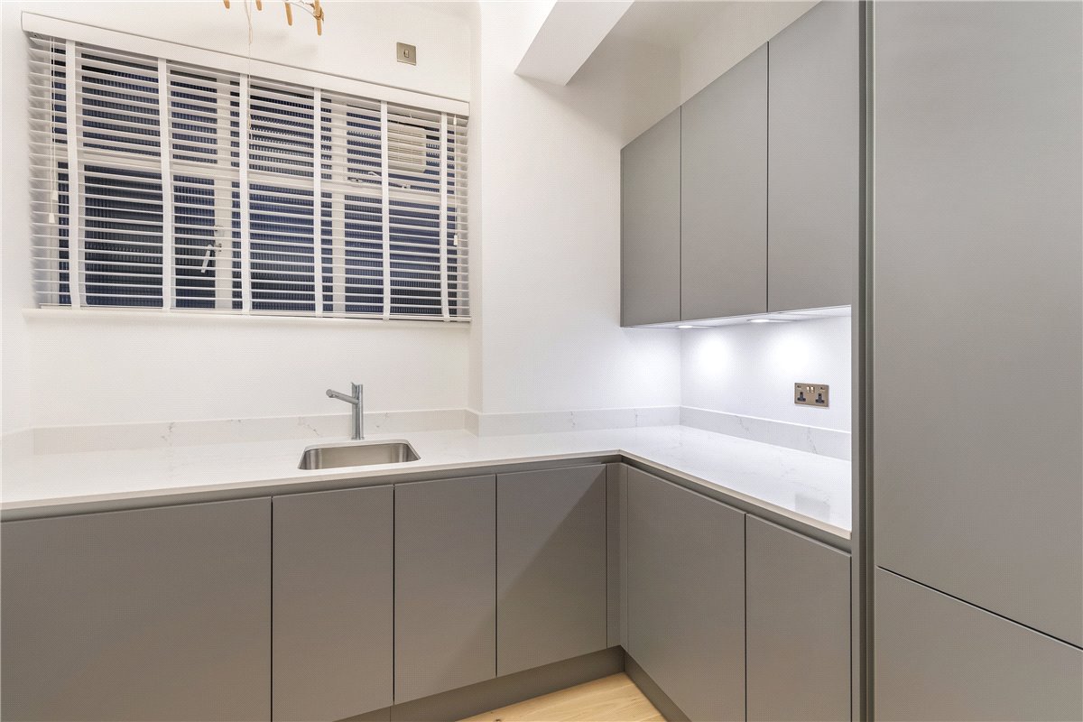 4 bedroom flat, Grosvenor Square, Mayfair W1K - Available