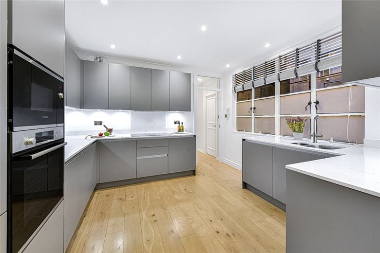 4 bedroom flat, Grosvenor Square, Mayfair W1K - Available
