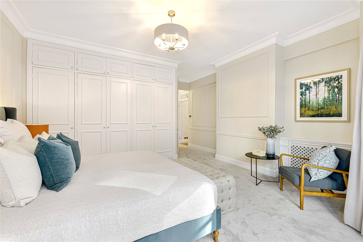 4 bedroom flat, Grosvenor Square, Mayfair W1K - Available
