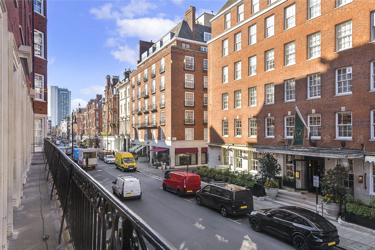 4 bedroom flat, Grosvenor Square, Mayfair W1K - Available