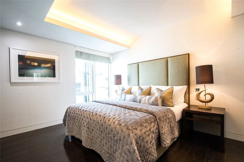 2 bedroom flat, Duke Street, Mayfair W1K - Available