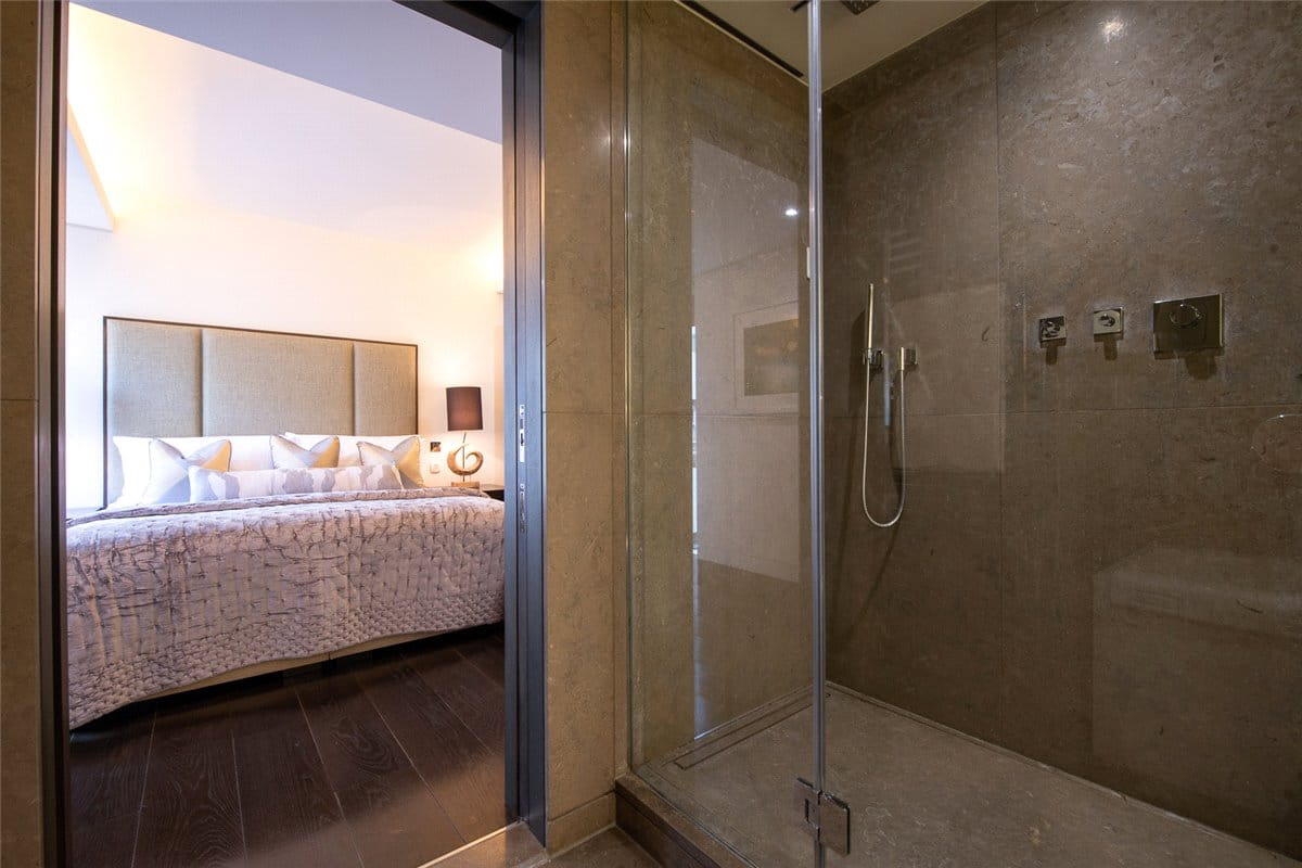 2 bedroom flat, Duke Street, Mayfair W1K - Available