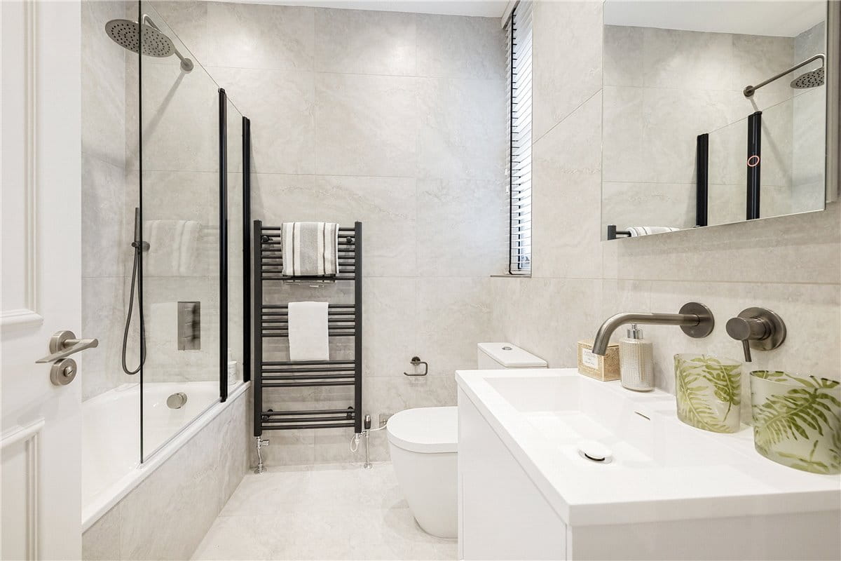 3 bedroom flat, St Georges Court, Gloucester Road SW7 - Available