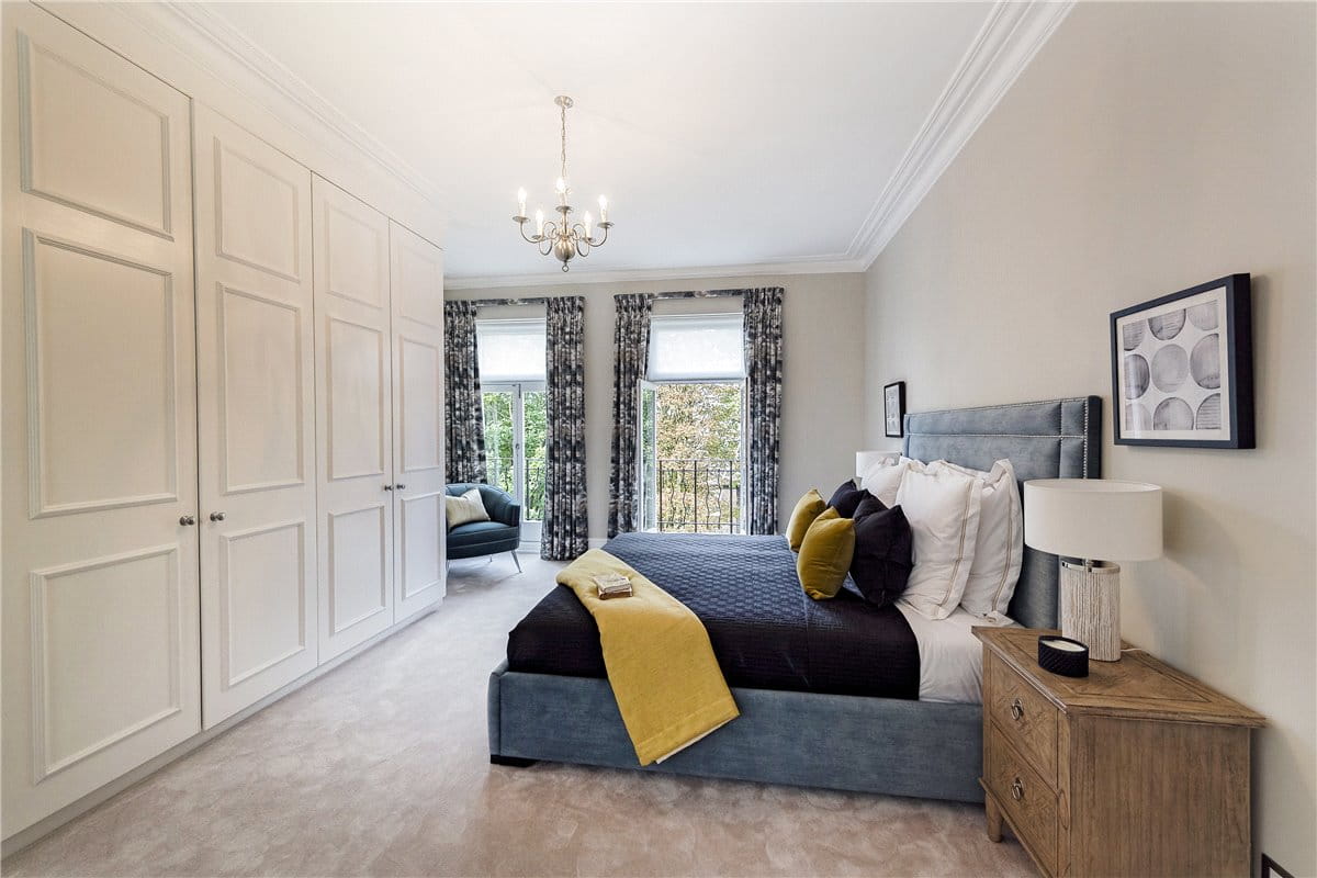 3 bedroom flat, St Georges Court, Gloucester Road SW7 - Available