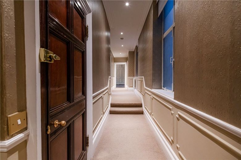 3 bedroom flat, Mount Street, Mayfair W1K - Available