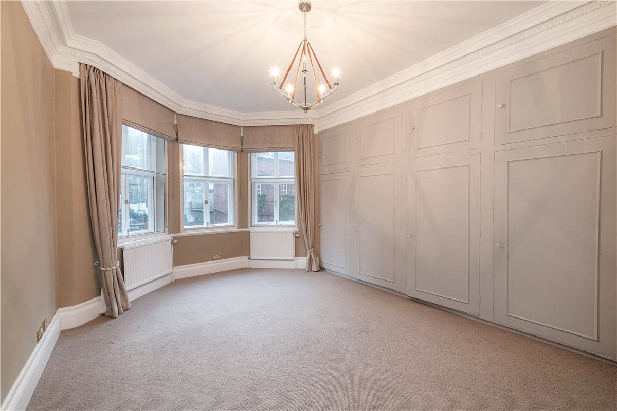 3 bedroom flat, Mount Street, Mayfair W1K - Available