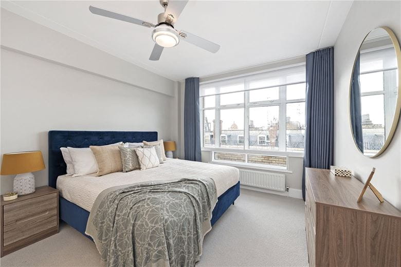 1 bedroom flat, Sloane Street, London SW1X - Available