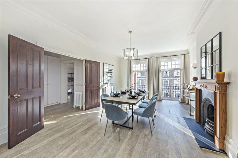 4 bedroom flat, St Georges Court, Gloucester Road SW7 - Available