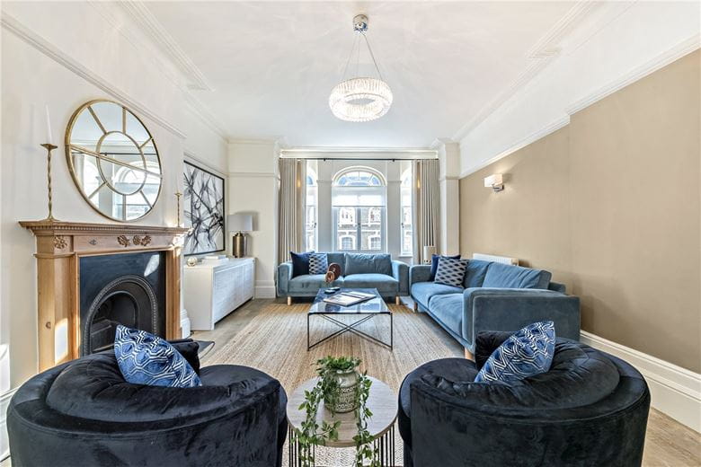 4 bedroom flat, St Georges Court, Gloucester Road SW7 - Available