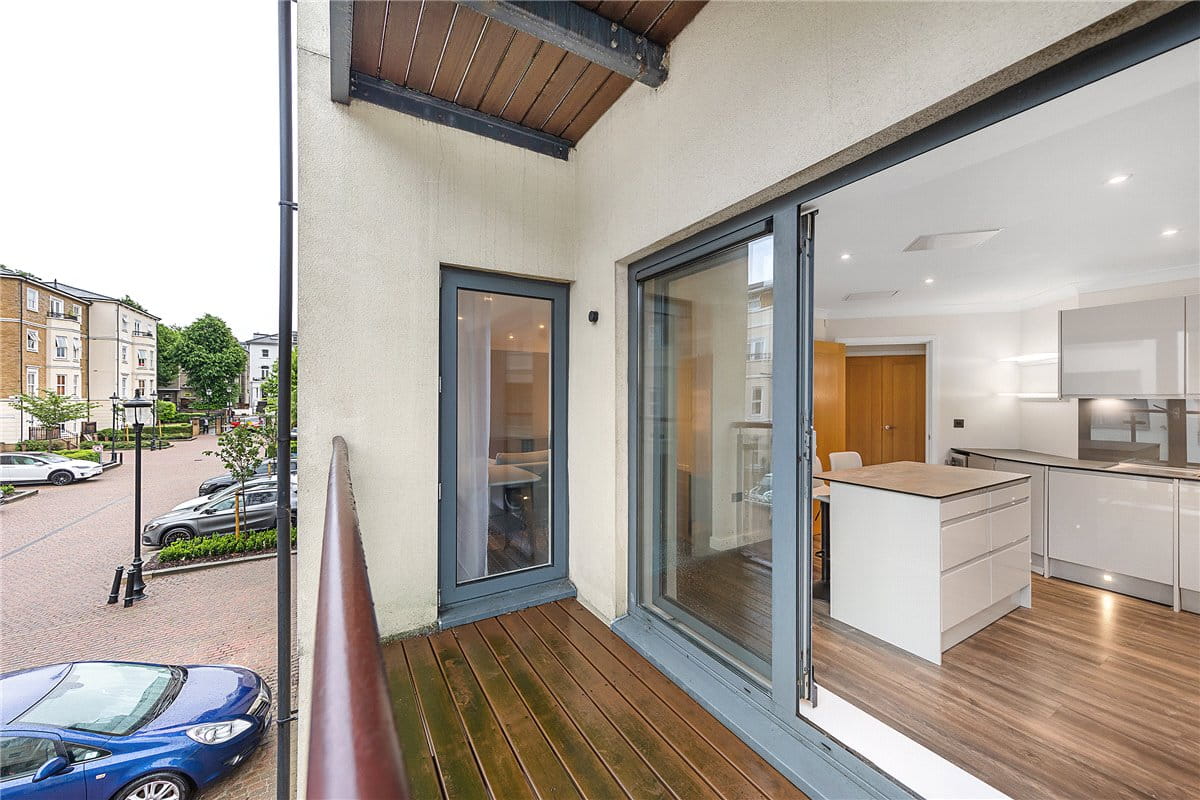 2 bedroom flat, Canal Boulevard, Camden NW1