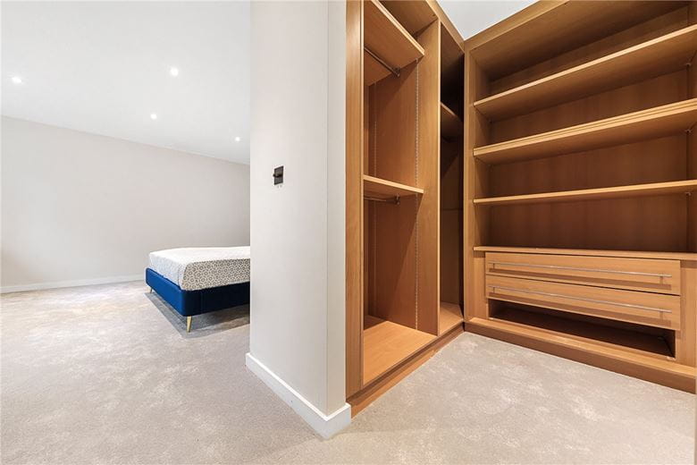 2 bedroom flat, Canal Boulevard, Camden NW1