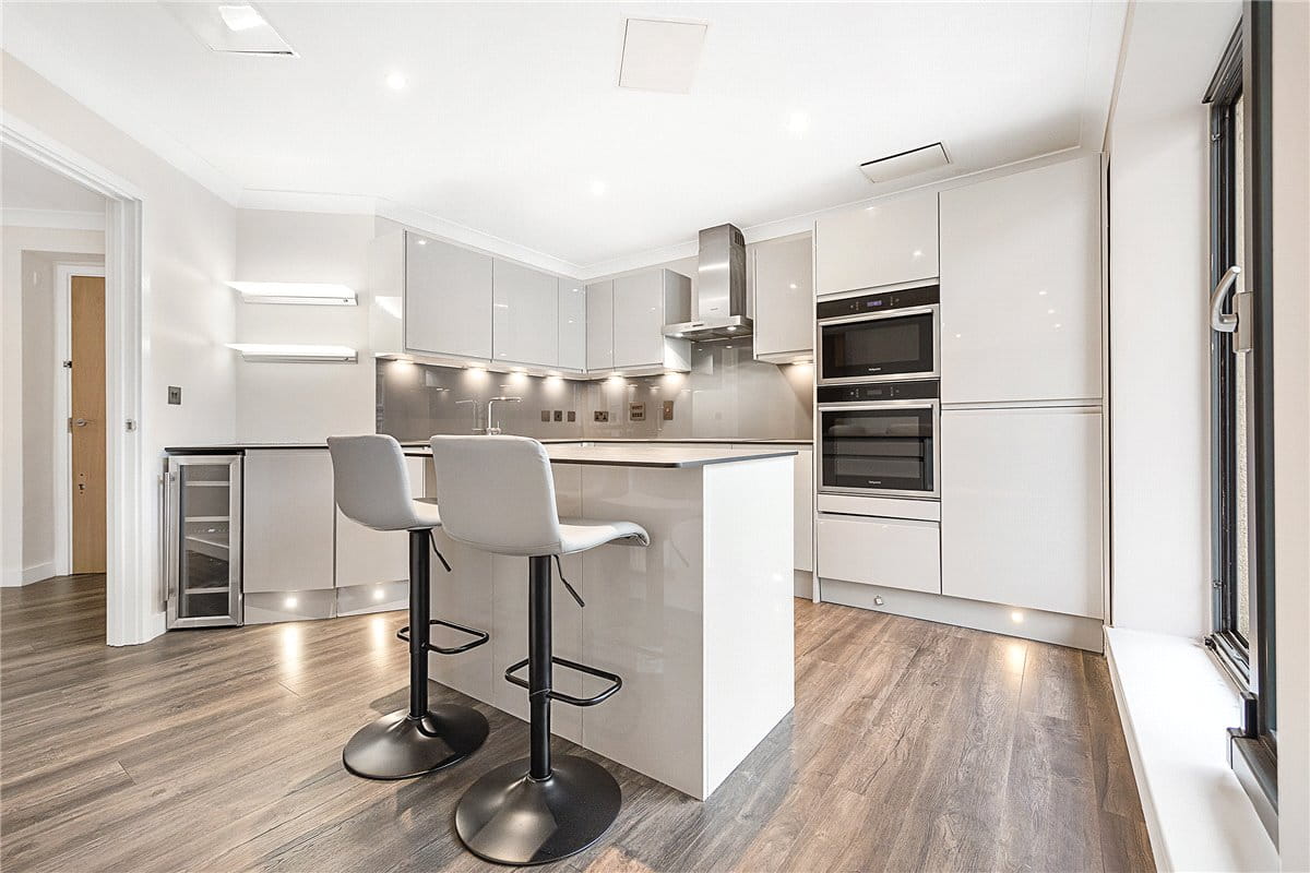 2 bedroom flat, Canal Boulevard, Camden NW1