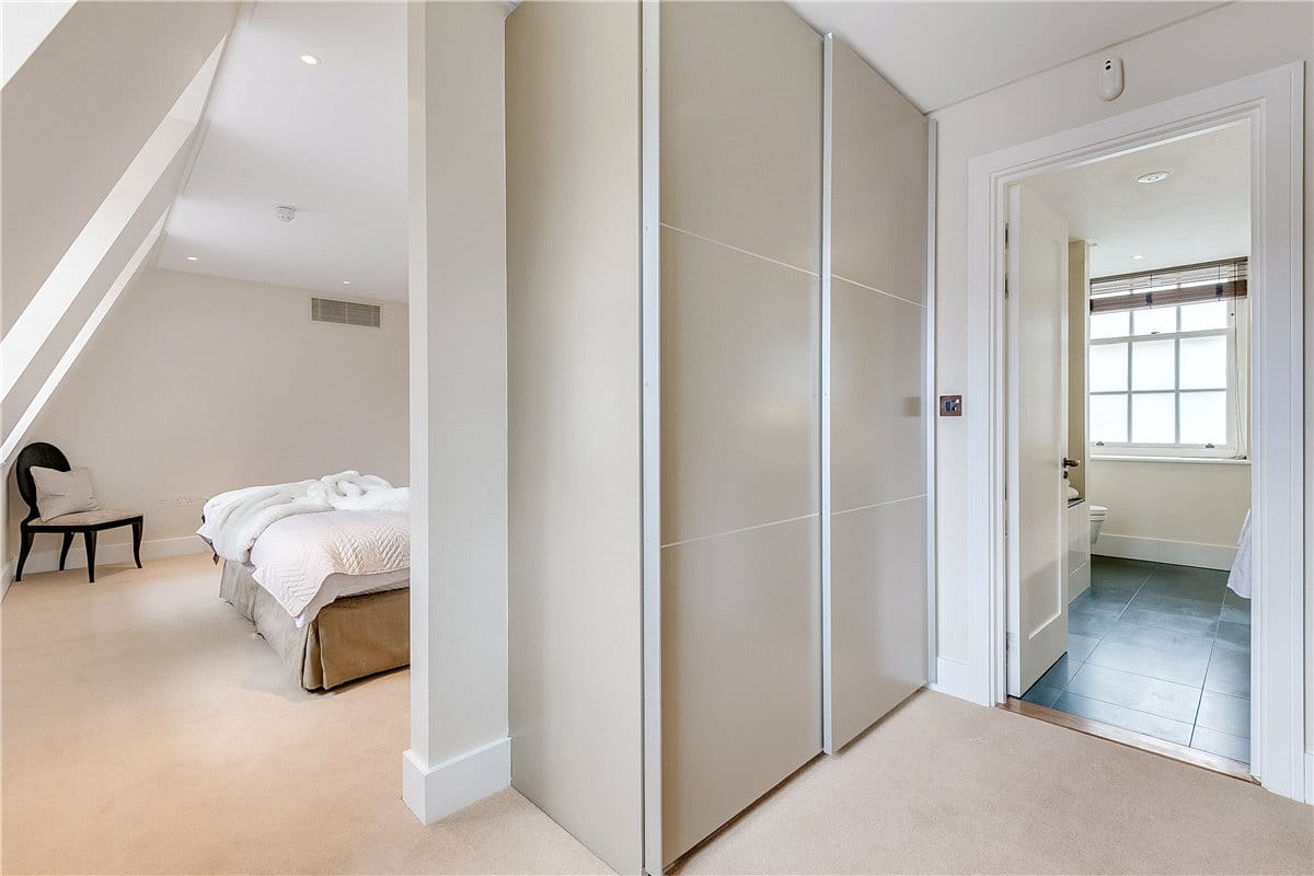 3 bedroom flat, Park Street, Mayfair W1K - Available