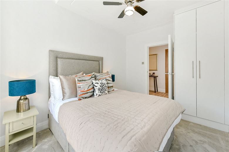 2 bedroom flat, Richmond Court, 200 Sloane Street SW1X - Available