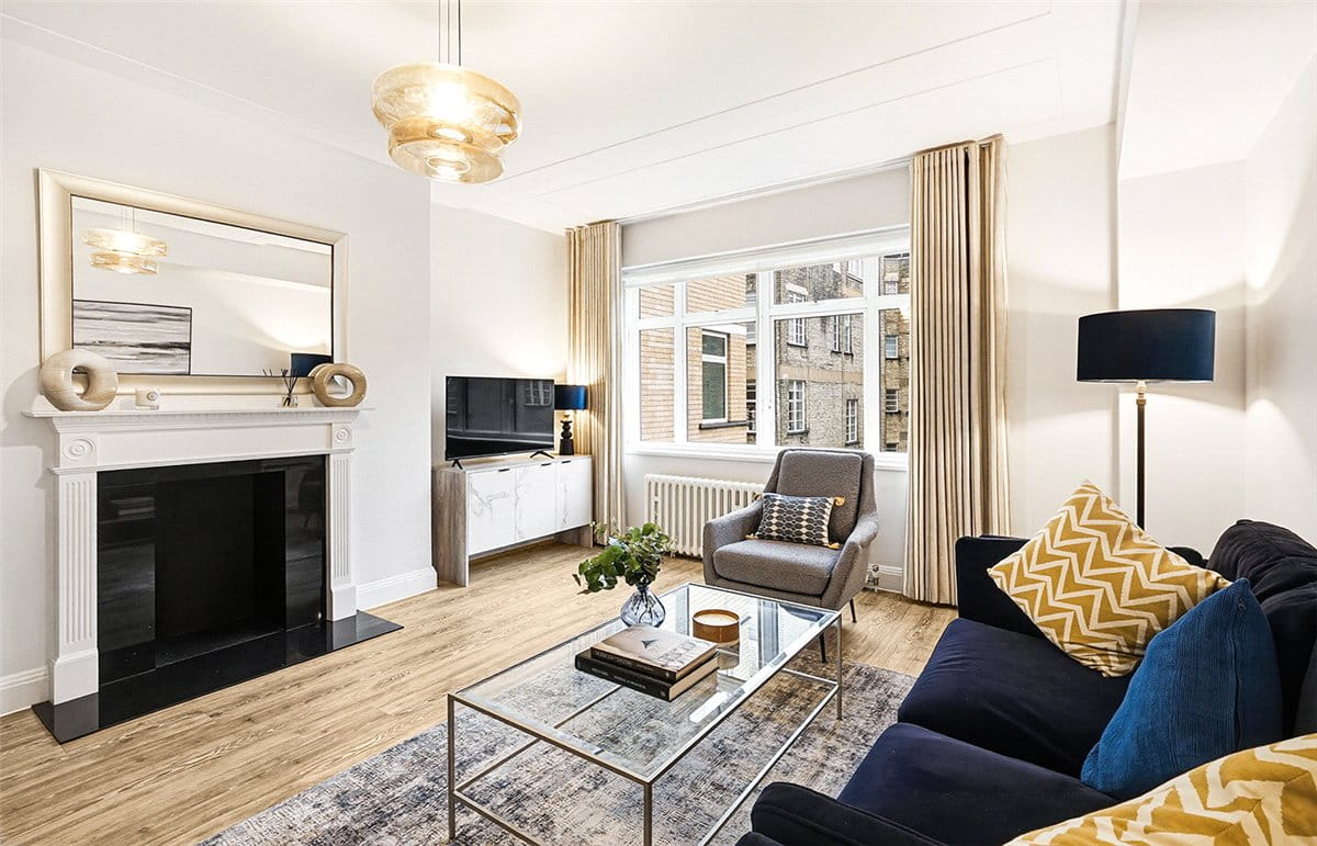 2 bedroom flat, Richmond Court, 200 Sloane Street SW1X - Available
