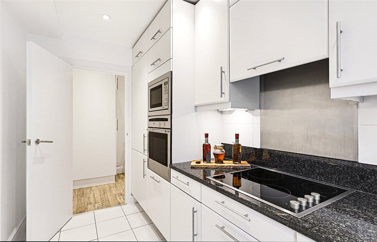 2 bedroom flat, Richmond Court, 200 Sloane Street SW1X - Available