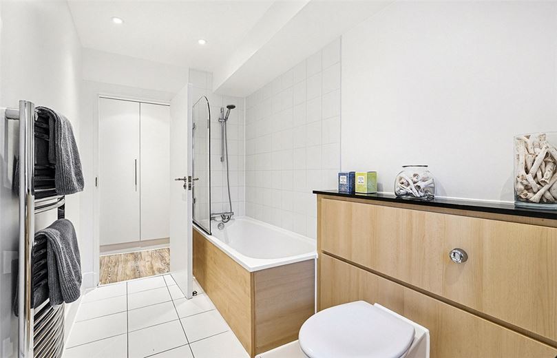2 bedroom flat, Richmond Court, 200 Sloane Street SW1X - Available