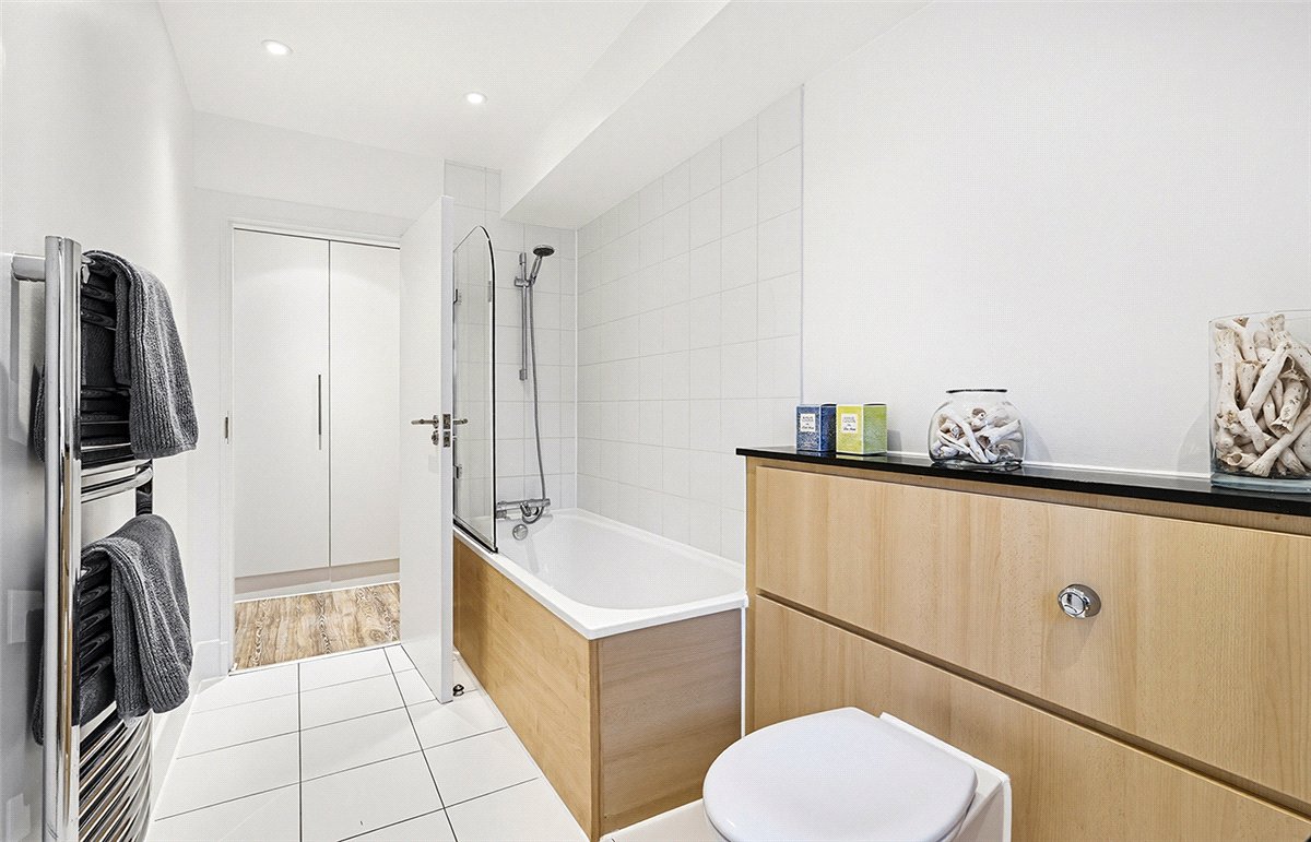 2 bedroom flat, Richmond Court, 200 Sloane Street SW1X - Available