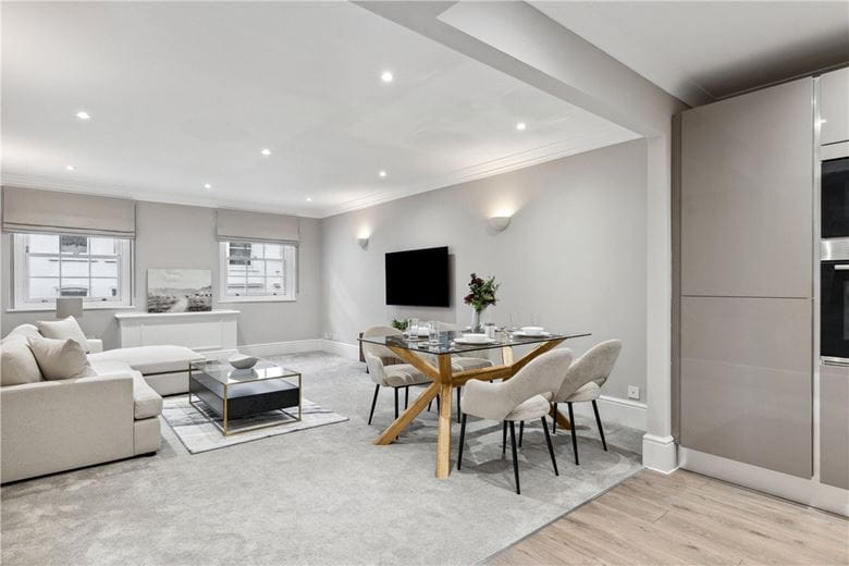 2 bedroom flat, Dover Street, Mayfair W1S - Available