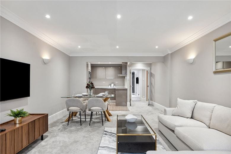 2 bedroom flat, Dover Street, Mayfair W1S - Available