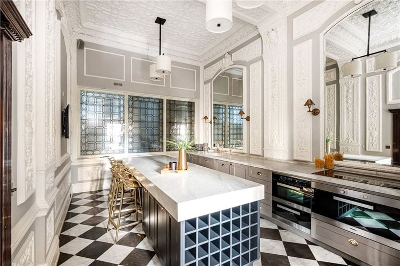 2 bedroom flat, Strand, Covent Garden WC2R - Available