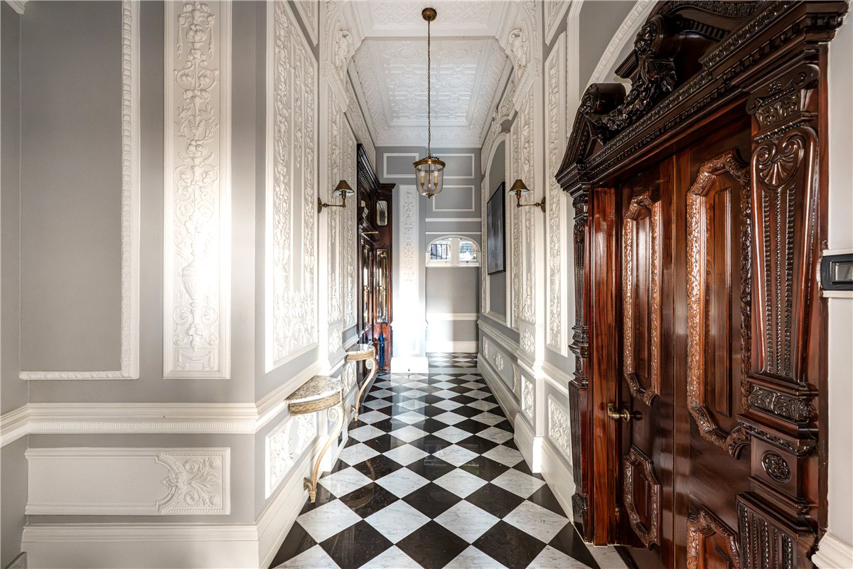 2 bedroom flat, Strand, Covent Garden WC2R - Available