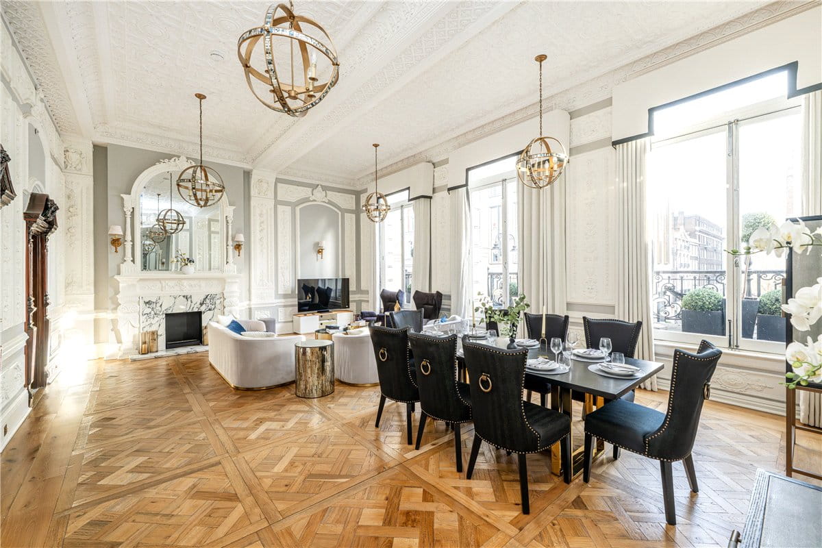 2 bedroom flat, Strand, Covent Garden WC2R - Available