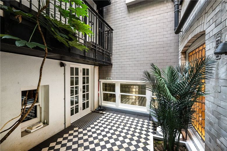 2 bedroom flat, Strand, Covent Garden WC2R - Available