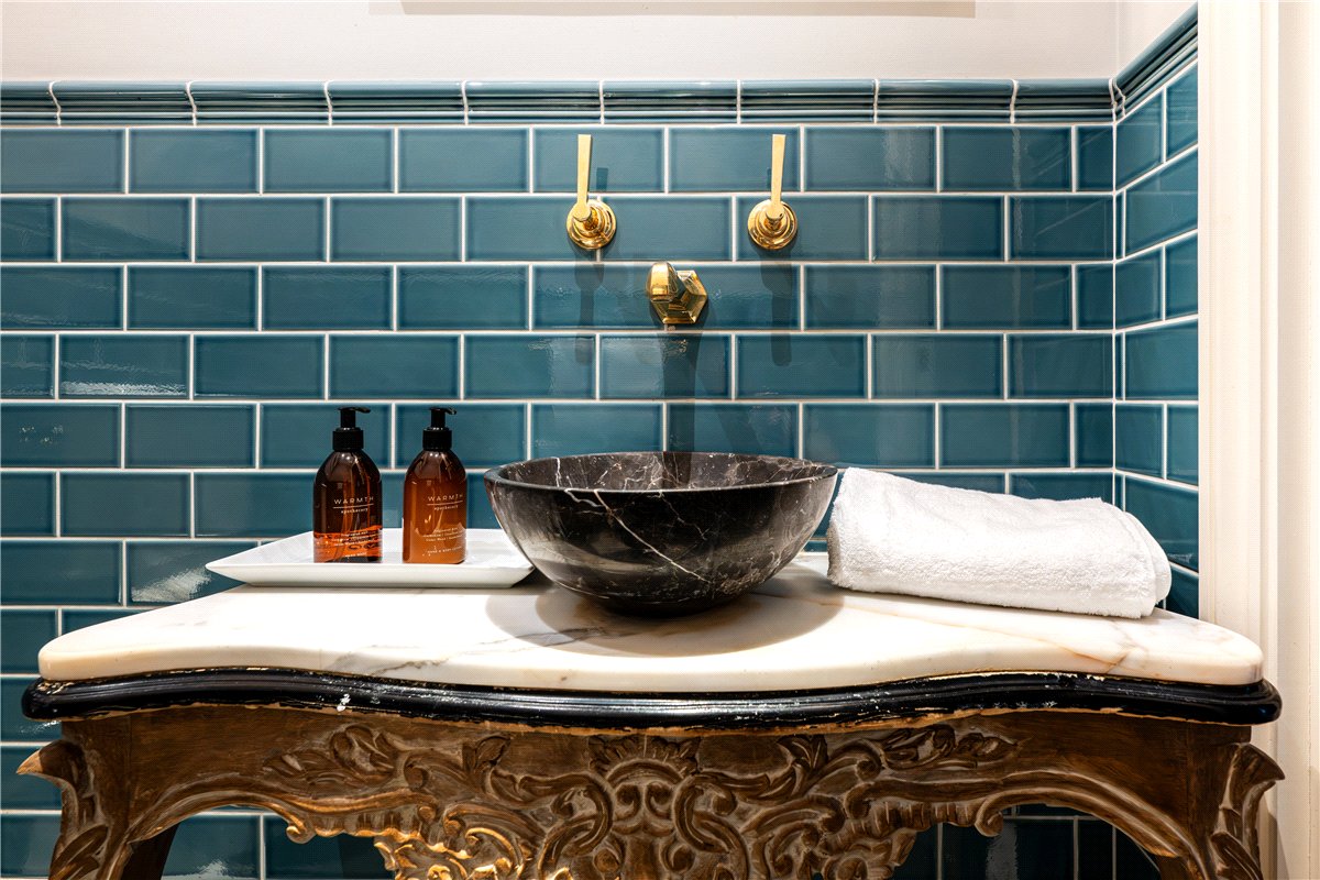 2 bedroom flat, Strand, Covent Garden WC2R - Available