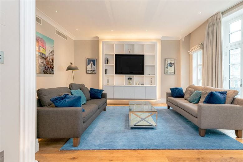 3 bedroom flat, Strand, Covent Garden WC2R - Available