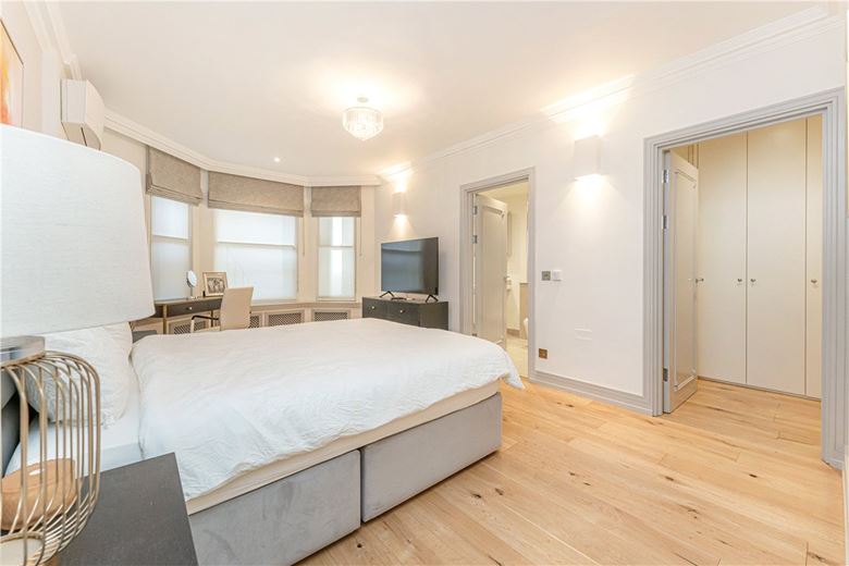 2 bedroom flat, Park Street, Mayfair W1K - Available
