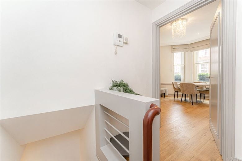 2 bedroom flat, Park Street, Mayfair W1K - Available