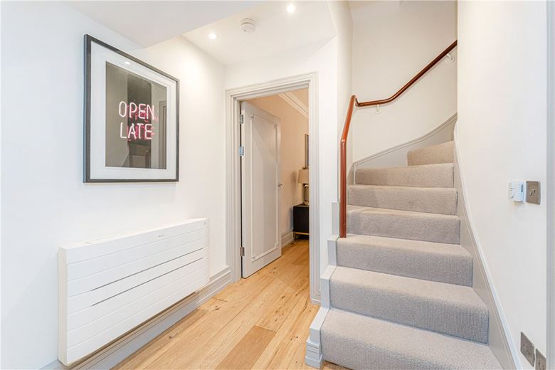 2 bedroom flat, Park Street, Mayfair W1K - Available
