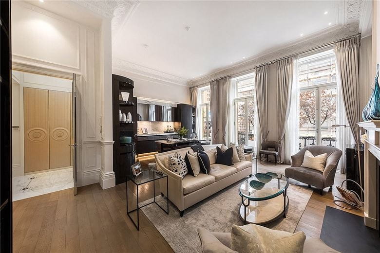 2 bedroom flat, Ennismore Gardens, Knightsbridge SW7 - Let Agreed