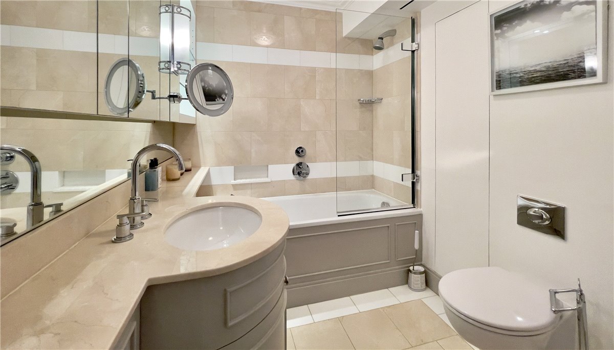 2 bedroom flat, Bourdon Street, Mayfair W1K - Available