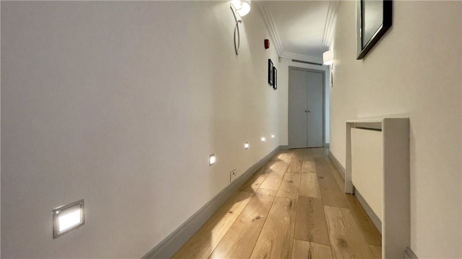 2 bedroom flat, Bourdon Street, Mayfair W1K - Available