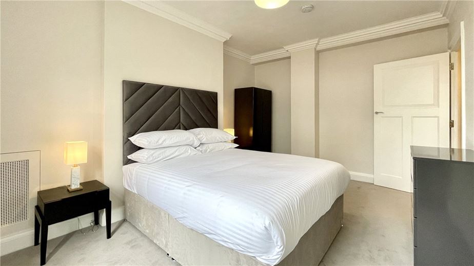 1 bedroom flat, Bury Street, St James's SW1Y