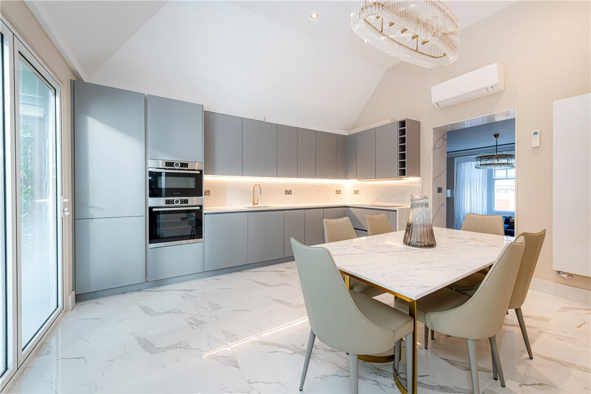 4 bedroom flat, Duke Street, Mayfair W1K - Available